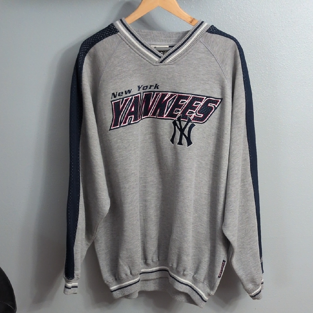 Lee Heather Gray and Navy Graphic Crewneck Sweater